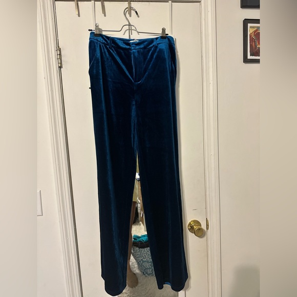 Velvet suit - Picture 4 of 7